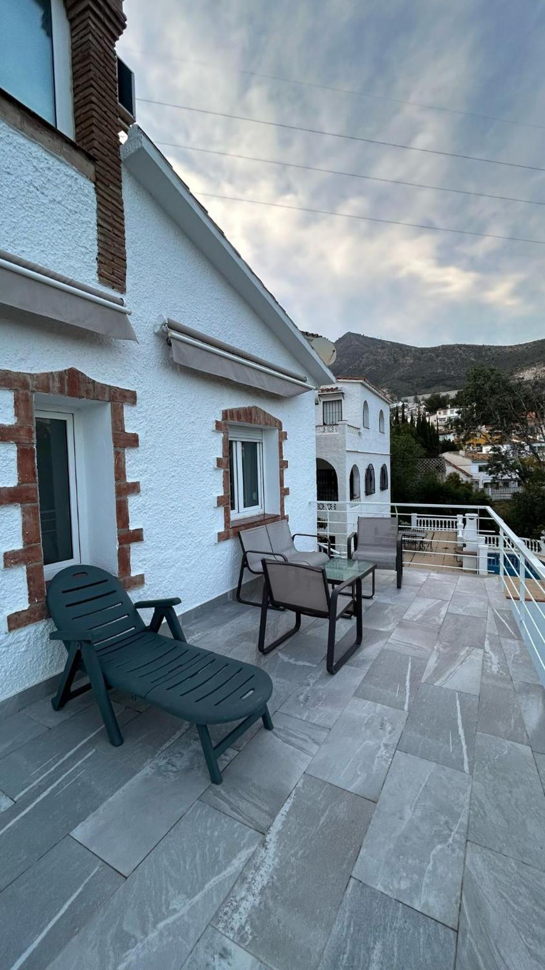 Dream With Heated Swimming Pool, Jacuzzi, Waterfall, Heating Is Extra Villa
